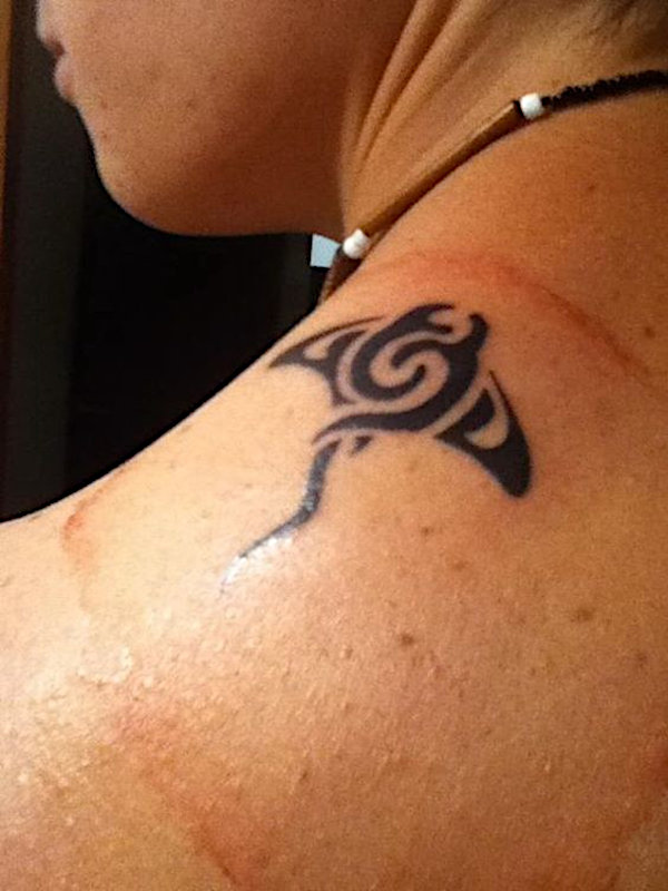 Juli - small manta tattoo photo