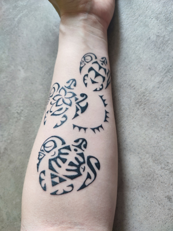 Monica - Too toru honu tattoo photo